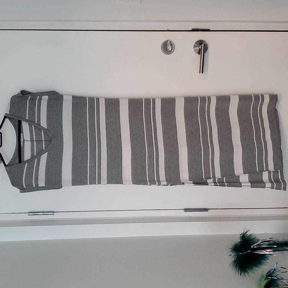 Grey/white stripes midi, size 4